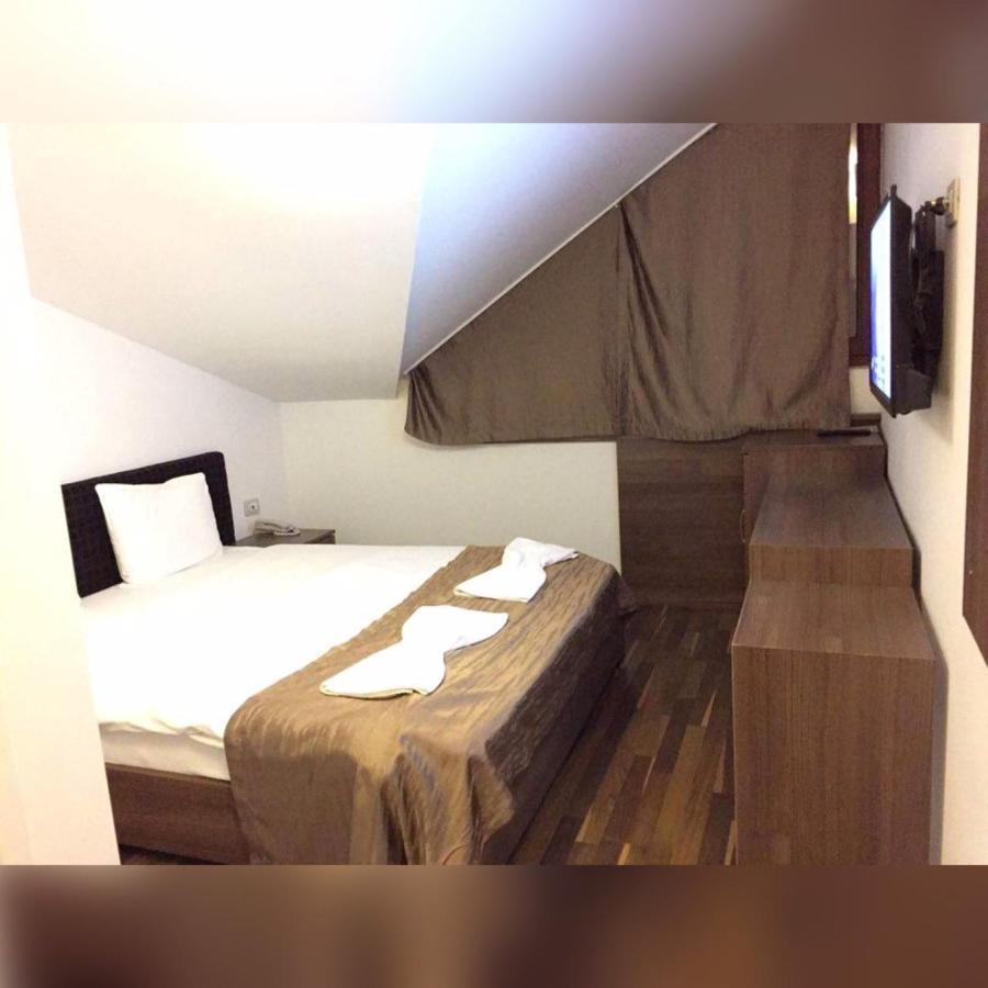 Theranda Hotel Πρίζρεν Δωμάτιο φωτογραφία