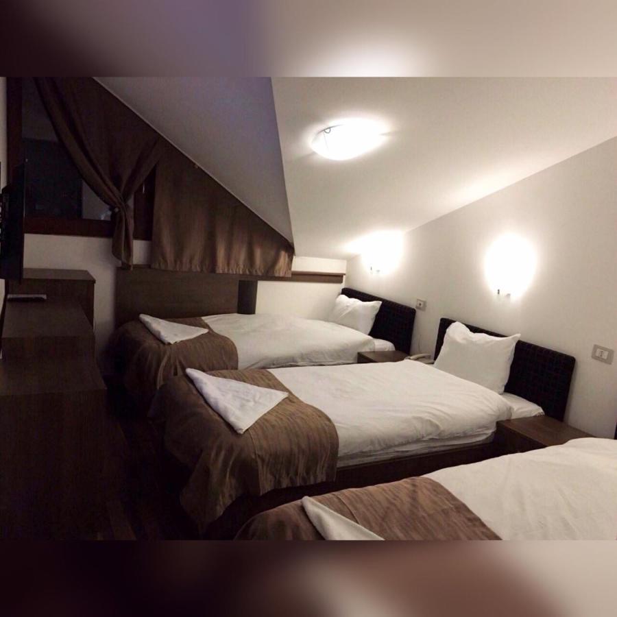 Theranda Hotel Πρίζρεν Δωμάτιο φωτογραφία