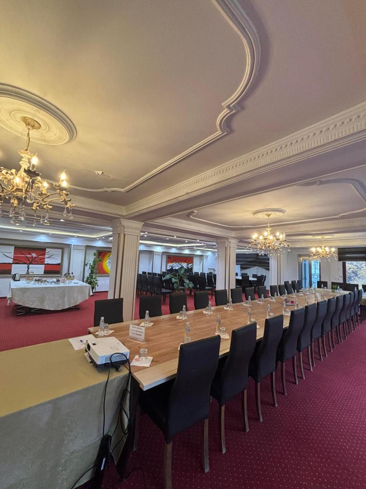 Theranda Hotel Πρίζρεν Εξωτερικό φωτογραφία