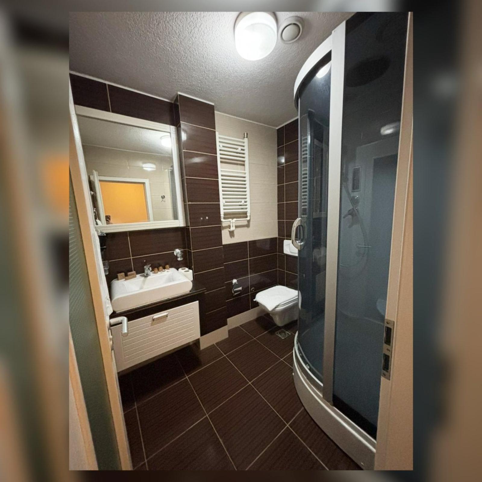 Theranda Hotel Πρίζρεν Δωμάτιο φωτογραφία